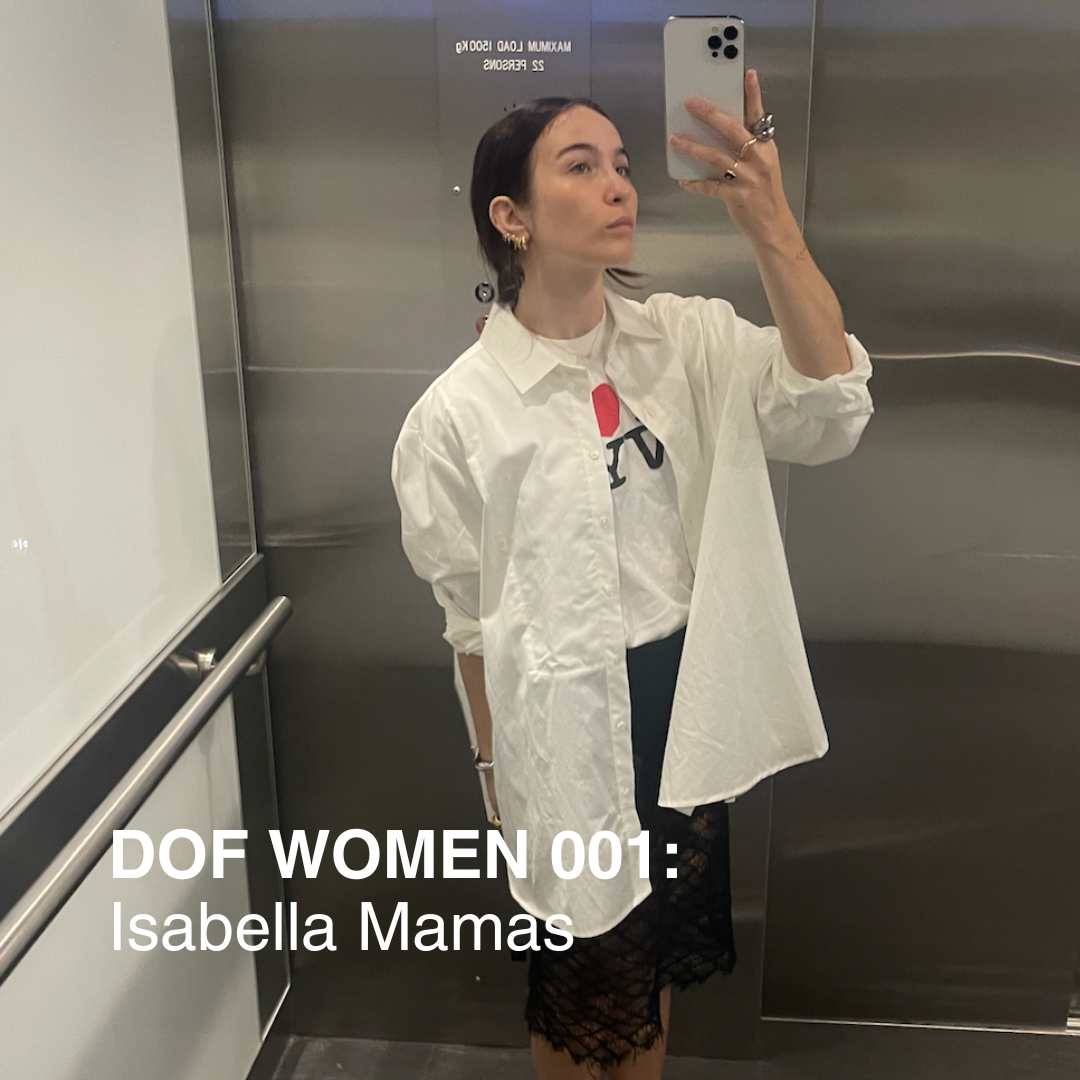 vogue fashion assistant, Isabella Mamas takes a mirror selfie wearing DOF Studios Mia pump